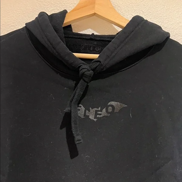 Fleo Black Cropped Hoodie - Picture 6 of 8